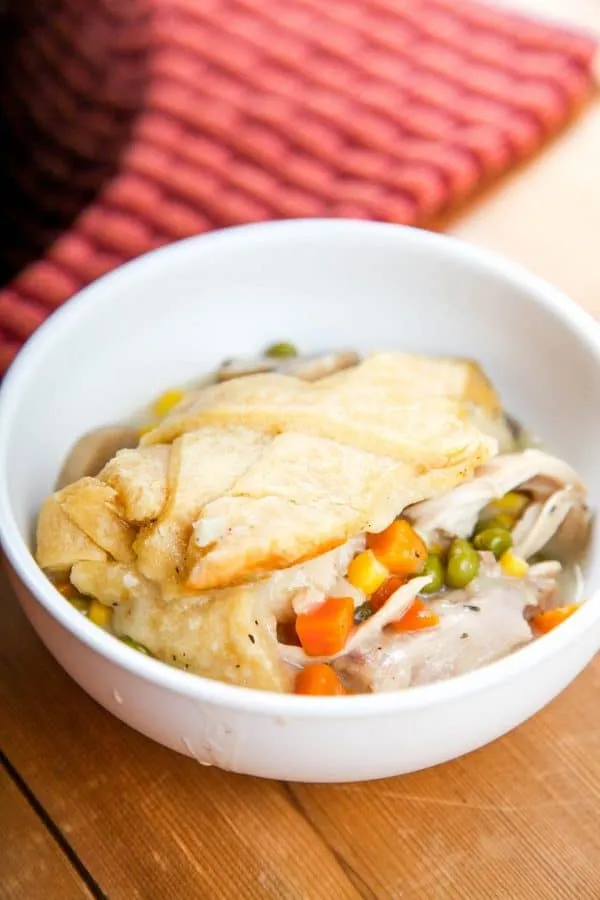 This Crock Pot Chicken Pot Pie is cozy comfort at its best — creamy, hearty, and made right in the slow cooker. 🥧 With a rich, flavorful filling and a golden lattice-style crust, it’s the kind of meal that tastes like home while the crock pot does all the work. Perfect for busy nights when you want something warm and satisfying without hovering over the stove.