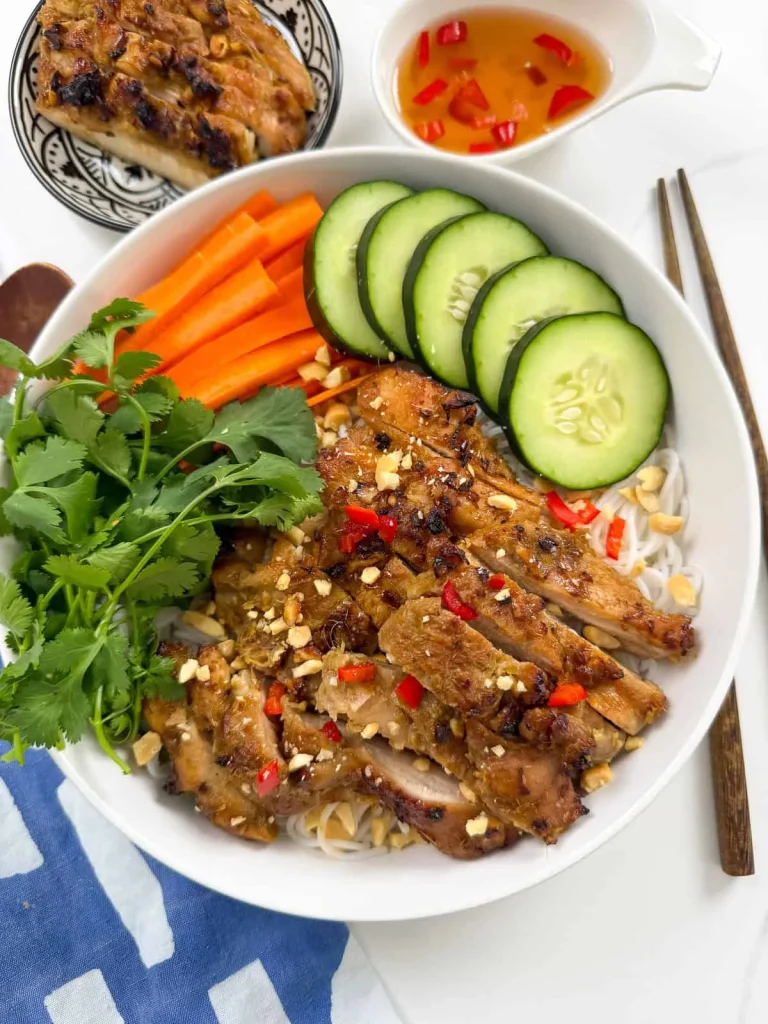 This Vietnamese Lemongrass Chicken is bursting with bright, fragrant flavor — a perfect mix of savory, citrusy, and fresh. 🌿 Tender chicken thighs are infused with lemongrass and served with rice noodles, crisp veggies, and a drizzle of tangy Nuoc Cham sauce for a meal that’s light, vibrant, and full of flavor.